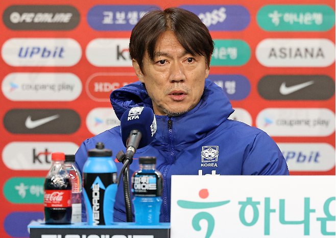 축구 국가대표팀 홍명보 감독이 볼리비아와의 A매치를 하루 앞둔 13일 오후 대전월드컵경기장에서 기자회견을 하고 있다. 사진=연합뉴스 제공