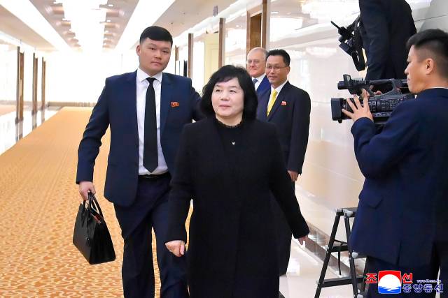 최선희 북한 외무상이 러시아와 벨라루스 외무성의 초청으로 이들 국가를 각각 방문하기 위해 지난달 26일 전용기로 평양을 출발했다고 조선중앙통신이 27일 보도했다. 조선중앙통신·연합뉴스