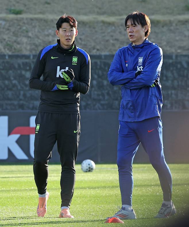 ▲ 손흥민이 대표팀에서는 두 경기 연속 침묵하고 있다. 손흥민은 지난달 브라질전에 선발 출전해 후반 18분 교체로 그라운드를 빠져나갔다. 손흥민은 단 한 차례의 슈팅도 기록하지 못했다. 파라과이전 역시 슈팅 없이 45분 뛰고 나왔다. ⓒ연합뉴스