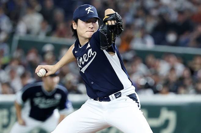 15일 일본 도쿄돔에서 열린 2025 K베이스볼 시리즈 대한민국과 일본의 평가전. 1회말 대한민국 선발투수 곽빈이 역투하고 있다. 사진 | 도쿄=연합뉴스