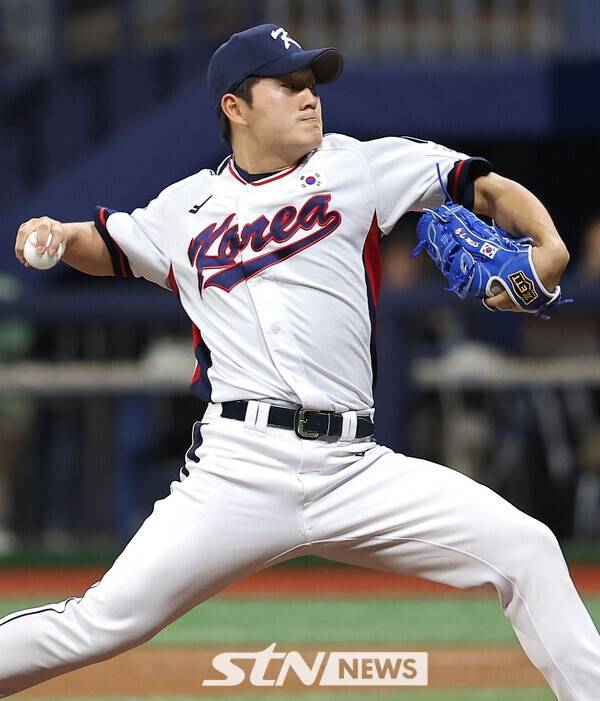 6일 서울 구로구 고척스카이돔에서 2024 WBSC 프리미어12를 앞두고 열린 한국 야구대표팀과 상무의 연습경기, 6회말 상무로 출전한 대표팀 투수 김택연이 역투하고 있다. /사진=뉴시스