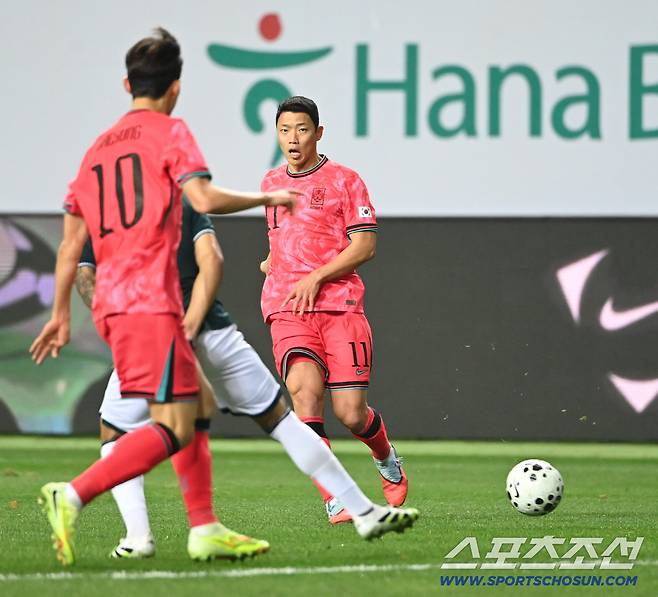 14일 대전월드컵경기장에서 열린 대한민국과 볼리비아의 A매치 평가전. 황희찬이 돌파를 시도하고 있다. 대전=허상욱 기자wook@sportschosun.com/2025.11.14/