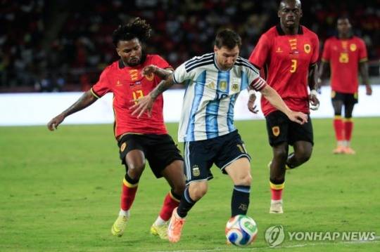 드리블 하는 리오넬 메시 / 사진=연합뉴스