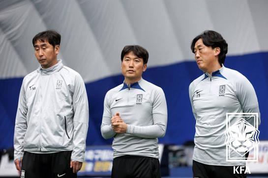 김현준(오른쪽) U-16 대표팀 감독. /사진=대한축구협회(KFA) 제공