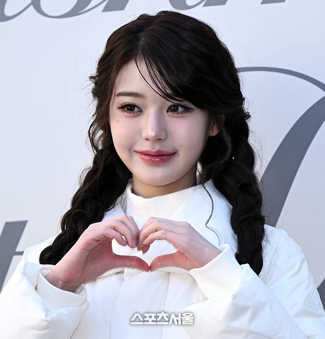 장원영이 포토월을 소화하고 있다. 이주상기자 rainbow@sportsseoul.com