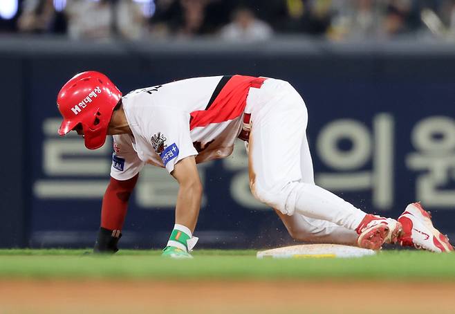 KIA 김도영이 광주-기아 챔피언스 필드에서 열린 2025 KBO리그 키움전에서 5회말 2루 도루에 성공하고 있다. 이때 부상을 당하며 교체됐다. 사진 | 광주=연합뉴스