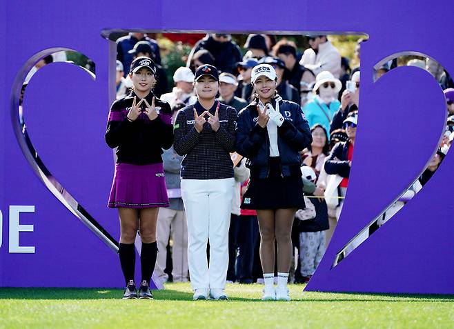 이동은(왼쪽), 홍정민(가운데), 성유진이 16일 경북 경주시 마우나오션 컨트리클럽에서 열린 대회 파이널 A조 스트로크 플레이에서 한 조로 나섰다. 사진 | 대회 조직위