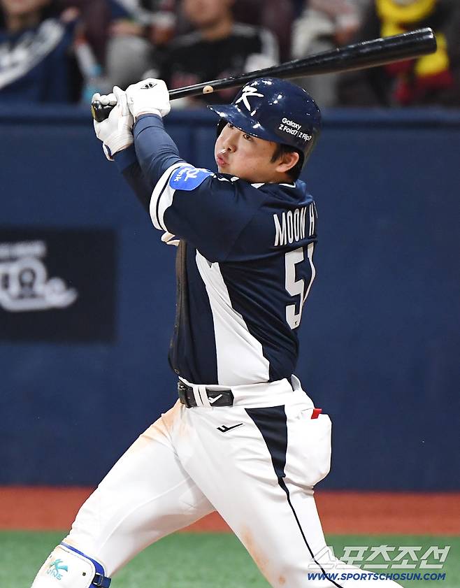 9일 서울 고척스카이돔에서 열린 한국과 체코의 야구대표팀 평가전. 9회초 2사 2루 문현빈이 1타점 적시타를 치고 있다. 고척=정재근 기자 cjg@sportschosun.com/2025.11.9/