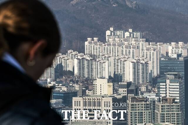 10·15 대책 발표 이후 서울과 수도권의 거래량은 급감했지만, 집값은 여전히 오름세를 보이고 있다. /뉴시스