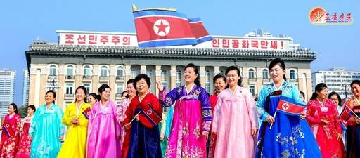 북한 노동당 기관지 노동신문은 어머니날을 맞아 "우리 어머니들은 세월의 끝까지 조선노동당과 운명을 함께 할 것이며 사랑하는 어머니 조국도 길이길이 강성번영할 것"이라고 16일 보도했다. 노동신문·연합뉴스