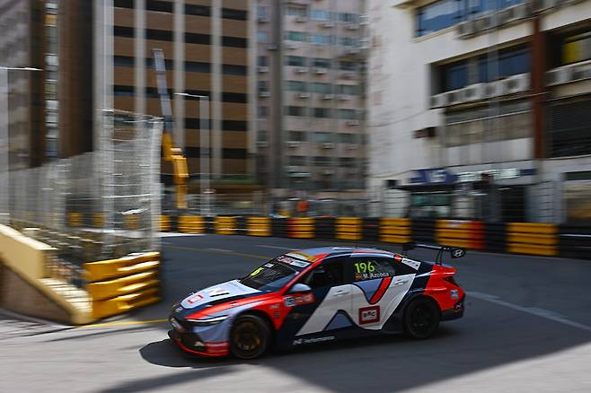 2위에 오른 미켈 아즈코나. 사진: 김학수 기자