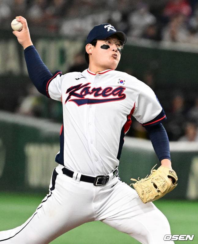 한화 이글스 김서현이 16일 한일전에서 9회 역투하고 있다.