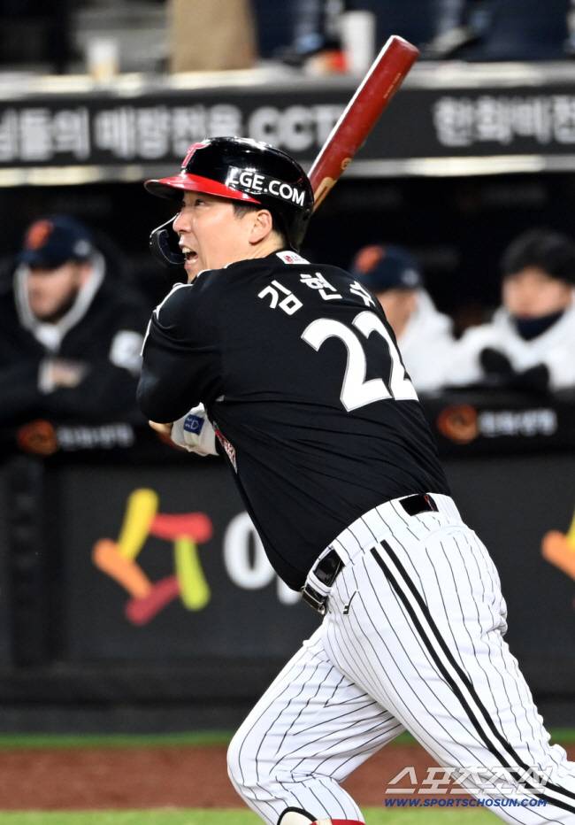 31일 대전 한화생명볼파크에서 열린 LG와 한화의 한국시리즈 5차전. 6회초 1사 2루 김현수가 1타점 적시타를 치고 있다. 대전=허상욱 기자wook@sportschosun.com/2025.10.31/