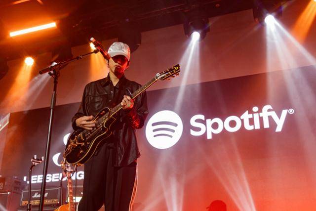 15일 오후 서울 성동구 성수동에서 열린 '스포티파이 하우스 서울(Spotify House Seoul)' 3일 차 공연에 오른 이승윤. 스포티파이 제공