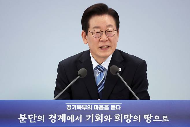 이재명 대통령이 지난 14일 오후 경기 파주시 라이브러리스테이 지지향에서 열린 ‘경기 북부의 마음을 듣다’ 타운홀미팅에서 발언을 하고 있다. 대통령실사진기자단