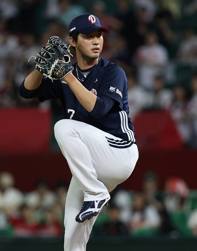 ▲ 계약 조건상의 옵트아웃에 합의하며 결국 두산을 떠나 시장에 나온 홍건희 ⓒ두산베어스