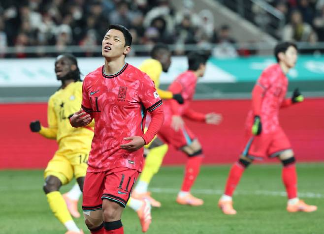 18일 서울 마포구 서울월드컵경기장에서 열린 남자축구 국가대표 A매치 평가전 대한민국과 가나의 경기. 한국 황희찬이 페널티킥을 실패한 뒤 아쉬워하고 있다. 사진=연합뉴스