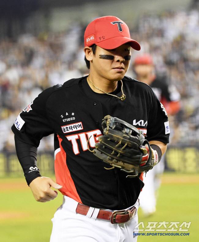 18일 잠실구장에서 열린 두산 베어스와 KIA 타이거즈의 경기. KIA 박찬호가 숨을 고르고 있다. 잠실=박재만 기자 pjm@sportschosun.com/2025.04.18/