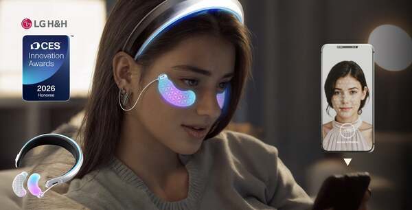 LG생활건강이 직접 개발한 '하이퍼 리쥬버네이팅 아이 패치(Hyper Rejuvenating Eye Patch)'가 CES 2026 뷰티테크 분야 혁신상을 수상했다. /LG생활건강
