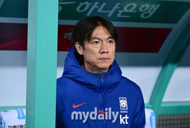 2025년 11월 14일 오후 대전월드컵경기장에서 대한민국과 볼리비아의 친선경기가 열렸다.홍명보 감독이 경기를 지켜보고 있다.