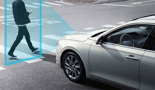 현대차 ADAS 관련 이미지. ADAS는 운전자를 도와 사고를 미연에 방지하고 운전의 편리함을 제공하는 첨단 기술이다. (자료=HMG 저널)