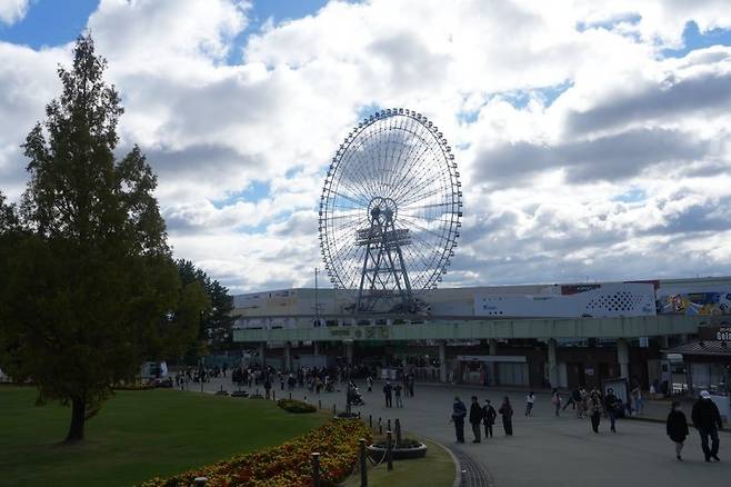 1970년 오사카엑스포정신을 잇는 오사카만박기념공원은 일본인들의 영광의 기억을 놀이공원이라는 현재에 재현하고 있다. 오사카=허문명 기자