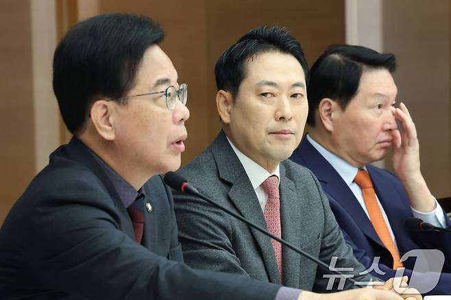 장동혁 국민의힘 대표가 19일 서울 중구 대한상공회의소 챔버라운지에서 열린 '국민의힘-대한상공회의소 정책간담회'에 참석하고 있다.(공동취재) 2025.11.19/뉴스1 ⓒ News1 박지혜 기자