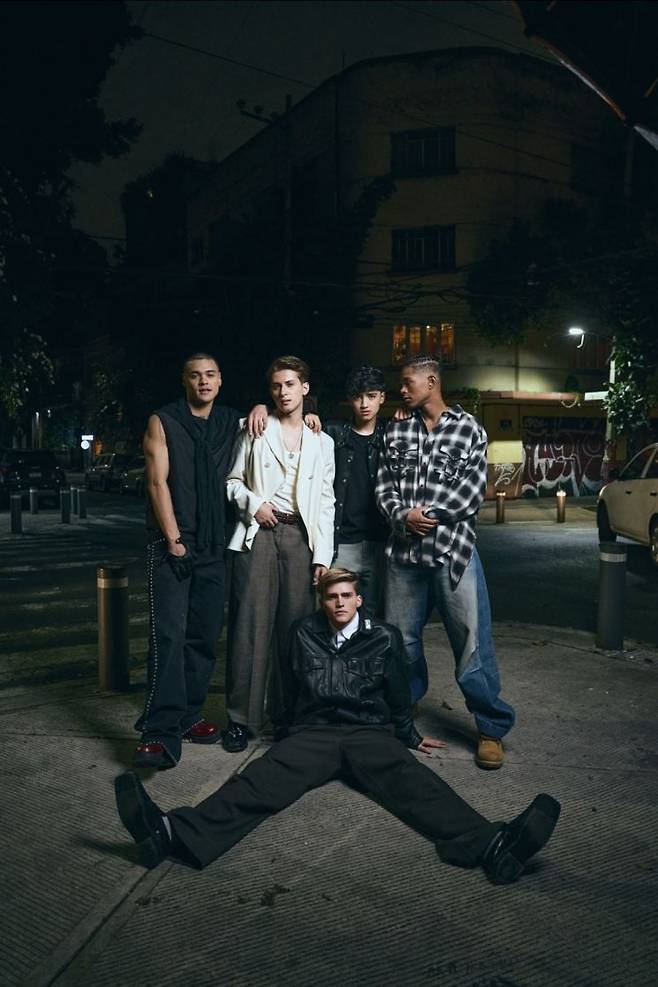 (왼쪽 위부터 시계 방향)드루, 알레한드로, 케네스, 카우에, 가비. 하이브 라틴 아메리카 제공