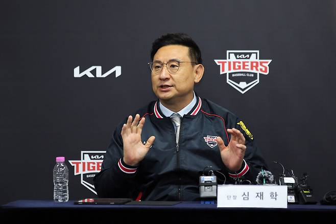 ▲ 오프시즌 고심이 더 깊어지고 있는 심재학 KIA 단장 ⓒKIA타이거즈