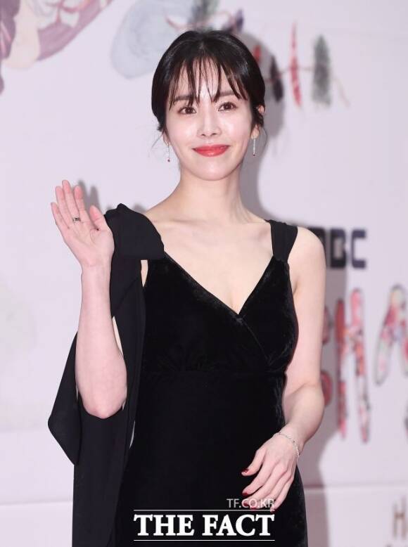 배우 한지민이 지난해에 이어 올해에도 청룡영화상 MC를 맡아 시청자들과 만났다. /더팩트 DB