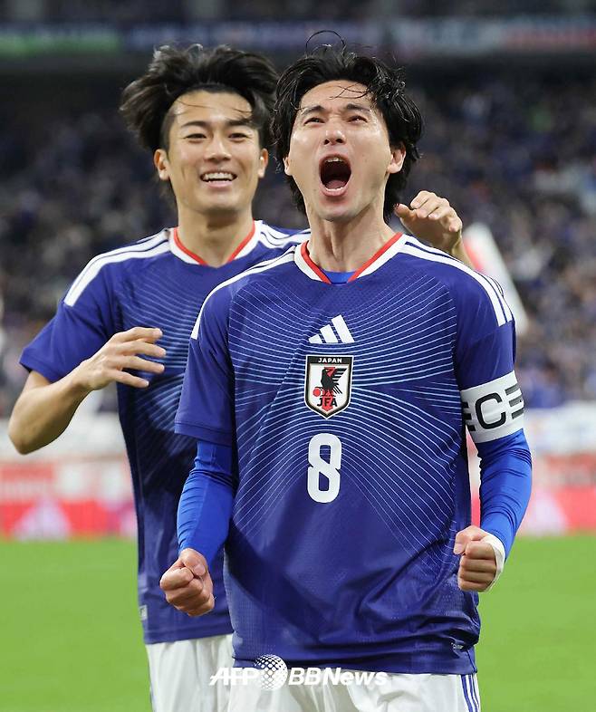 일본 축구대표팀 미나미노 다쿠미(오른쪽). /AFPBBNews=뉴스1