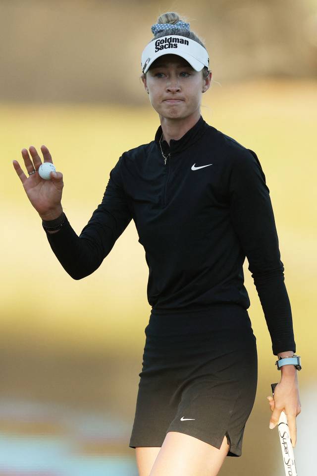 갤러리에게 인사하고 있는 코르다. 사진 제공=AFP연합뉴스