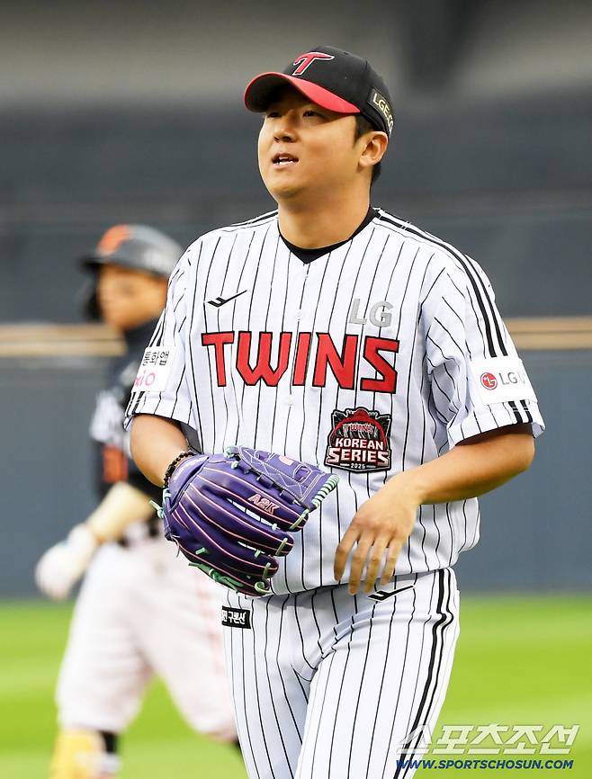 26일 잠실구장에서 열린 한국시리즈 1차전 LG 트윈스와 한화 이글스의 경기. LG 송승기가 숨을 고르고 있다. 잠실=박재만 기자 pjm@sportschosun.com/2025.10.26/