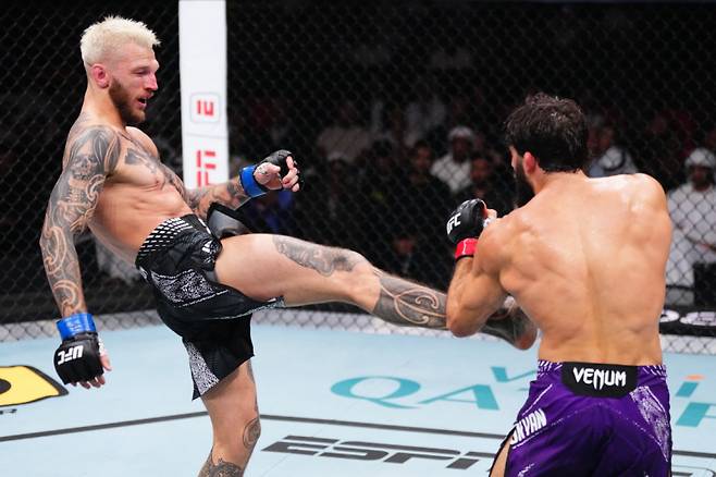 댄 후커(왼쪽). 사진=UFC