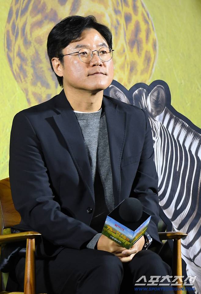 넷플릭스 '케냐 간 세끼' 제작발표회가 25일 서울 용산구 한강로동 CGV용산아이파크몰에서 열렸다. 나영석 PD가 인터뷰를 하고 있다. 용산=박재만 기자 pjm@sportschosun.com/2025.11.25/