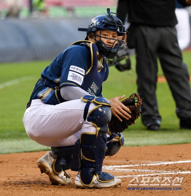 24일 잠실구장에서 열린 두산 베어스와 NC 다이노스의 경기. NC 포수 박세혁이 숨을 고르고 있다. 잠실=박재만 기자 pjm@sportschosun.com/2024.04.24/