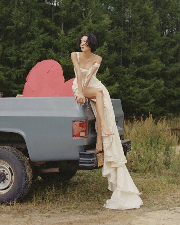 화사가 지난달 15일 발표한 곡 'Good Goodbye'로 지난 22일 음원차트 1위에 올랐다. /피네이션