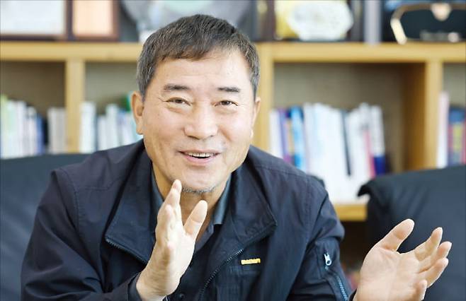 남민우 다산그룹 회장은 “목표에 집착해 억지로 달성하라고 다그치면 무리수가 생기고 결국 직원들이 거짓말을 하게 된다”고 말했다. 이솔 기자