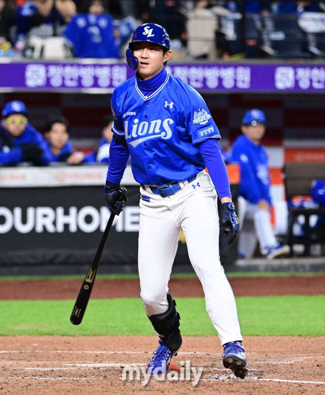 2025년 10월 24일 오후 대전한화생명볼파크에서 열린 '2025 신한 SOL BANK KBO 포스트 시즌' 삼성 라이온즈와 한화 이글스의 플레이오프(PO) 5차전 경기. 삼성 구자욱이 3회초 무사 1루서 삼진을 당하고 있다./마이데일리