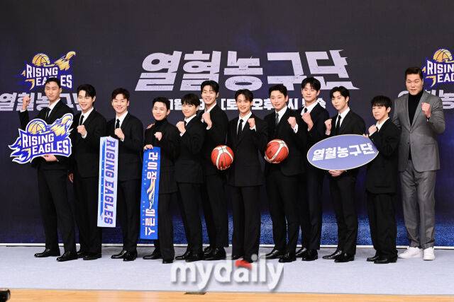 2025년 11월 26일 오후 서울 양천구 목동 SBS 방송센터에서 진행된 SBS '열혈농구단' 제작발표회에서 출연진들이 포즈를 취하고 있다. / 곽경훈 기자 (kphoto@mydaily.co.kr)