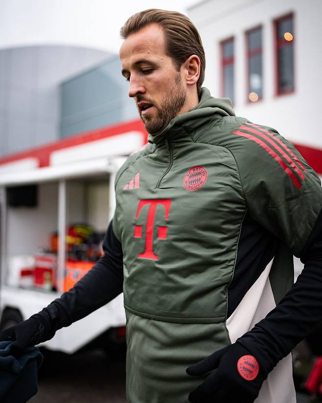 바이에른 뮌헨 해리 케인은 최근 독일 매체 ‘빌트’와의 인터뷰에서 “나는 지금 뮌헨에서 정말 행복하다. 그건 경기에서의 모습만 보면 알 수 있을 것”이라며 최근 제기된 FC바르셀로나(스페인)행 루머에 대해 일축했다. 사진출처|바이에른 뮌헨 페이스북