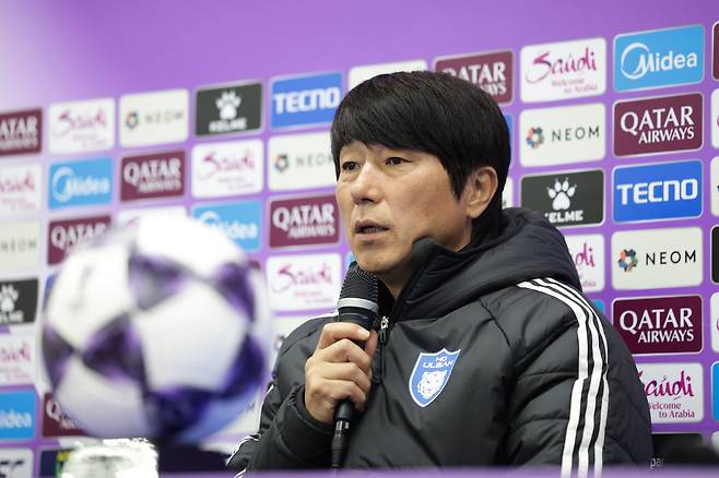 노상래 울산 감독이 26일 부리람과 홈경기를 0-0으로 마친 뒤 기자회견에서 취재진의 질문에 답하고 있다. 사진제공|한국프로축구연맹