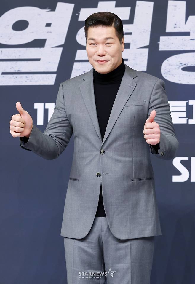 방송인 서장훈이 26일 서울 양천구 목동 SBS에서 진행된 예능 '열혈농구단' 제작발표회에 참석해 포즈를 취하고 있다. /2025.11.2 /사진=김휘선 hwijpg@