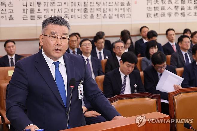 질의에 답하는 유병호 감사위원 (서울=연합뉴스) 박동주 기자 = 유병호 감사위원이 16일 서울 여의도 국회에서 열린 감사원 등에 대한 법제사법위원회 국정감사에서 의원 질의에 답하고 있다. 2025.10.16 pdj6635@yna.co.kr