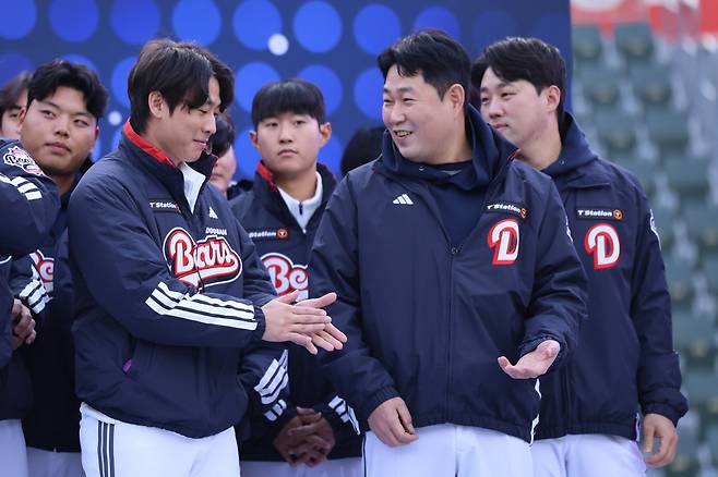 두산 베어스 박찬호(왼쪽)와 양의지. 사진제공=두산 베어스