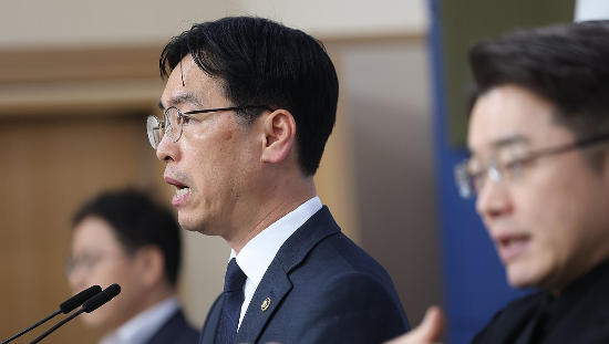 김민재 행정안전부 차관이 26일 정부서울청사에서 지방의원 임기만료 전 외유성 공무국외출장 방지 대책을 발표하고 있다. (사진=연합뉴스)