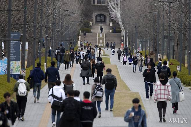 서울 서대문구의 연세대학교 캠퍼스. 한 온라인 비대면 수업에서 일부 학생이 인공지능으로 시험을 치른 것이 발각되었다. ⓒ시사IN 조남진