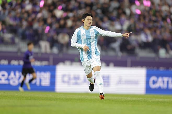 울산 이동경(사진), 전북 박진섭, 대전하나 주민규는 ‘2025 동아스포츠대상’의 유력한 수상 후보다. 수상자는 12월 2일 오후 3시 서울 성북구 고려대 백주년기념삼성관에서 열릴 시상식에서 발표된다. 사진제공|한국프로축구연맹