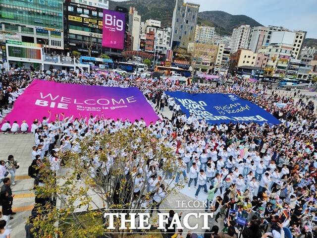 2030부산세계박람회 유치 홍보전이 펼쳐지고 있다. /박호경 기자