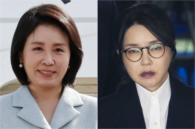 (왼쪽) 김혜경 여사가 지난 22일 성남 서울공항에서 공군 1호기에 탑승하며 환송객들을 향해 인사하고 있다. 연합뉴스. (오른쪽) 윤석열 전 대통령 부인 김건희 여사. 사진공동취재단